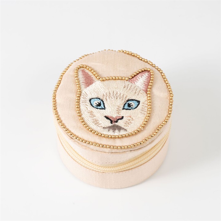 【artipur COTTAGE】キャット刺繍ラウンドケース