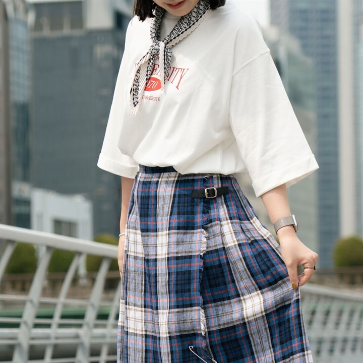 【le colis】ロゴ＆刺繍バックスリットTシャツ