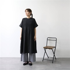 【Cloudnine】3.5ozデニムスモッキング刺繍入り半袖ワンピース(07BLACK)