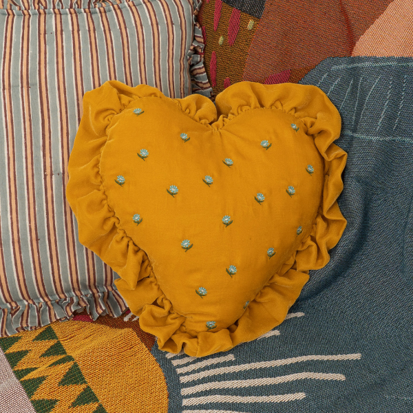 【Casselini HOME】ハートフリルクッション