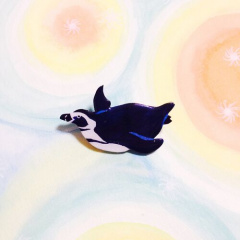 ブローチ｜およぐペンギンのブローチ suisui 【日本製】(およぐペンギン)