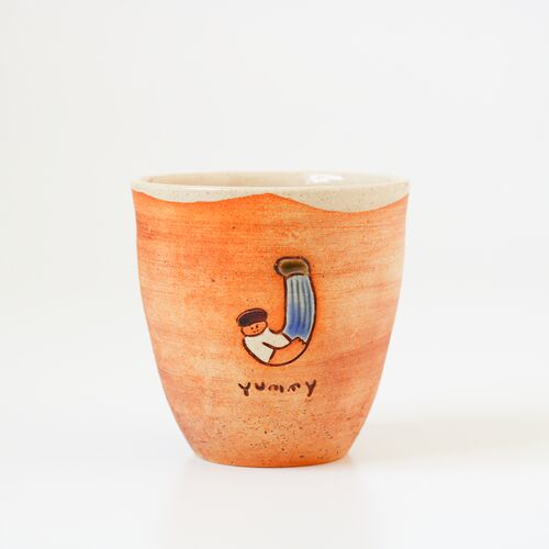 【AOBA POTTERY】 カップ yummy アルファベットくん