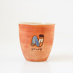 【AOBA POTTERY】 カップ yummy アルファベットくん(N)