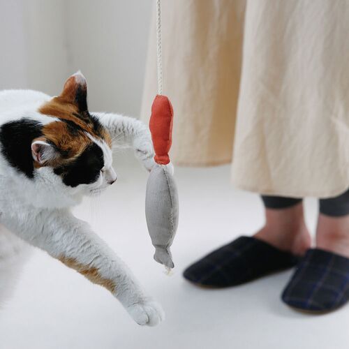 【shesay】 Horn Please MADE CAT キャッチャ－ フィッシュ ペットトイ(RD)