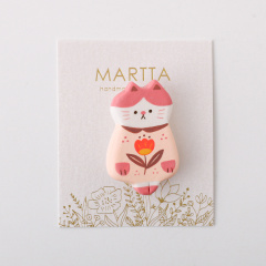 【MARTTA】 すっと佇む猫のブローチ(ピンク)
