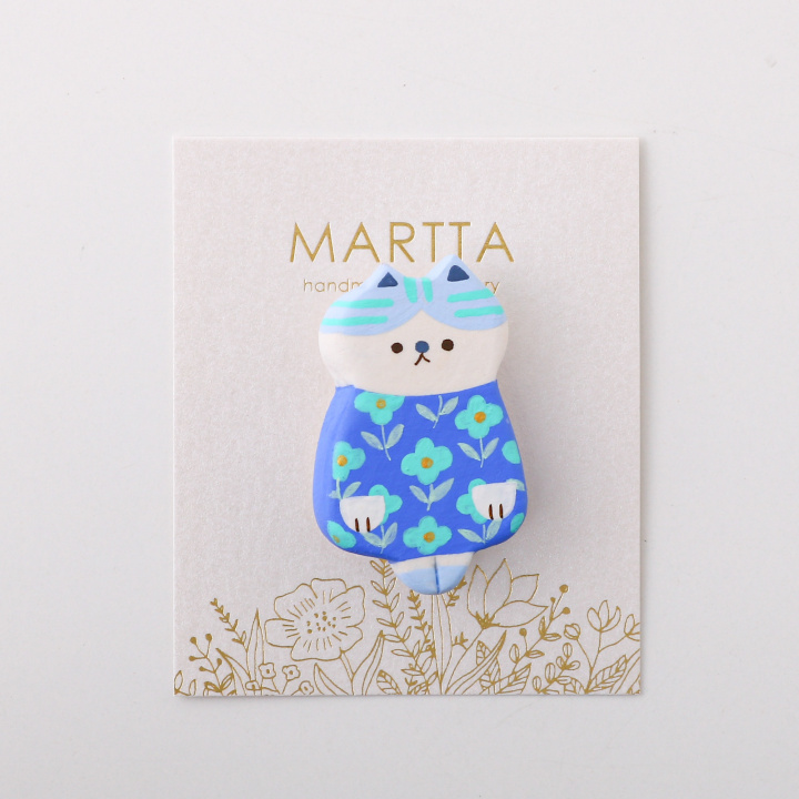 【MARTTA】 すっと佇む猫のブローチ(ブルー)