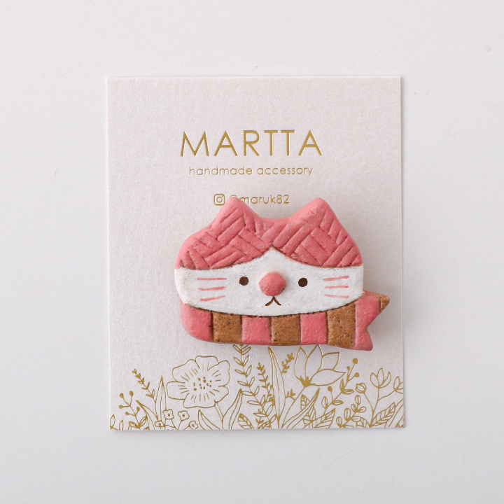 【MARTTA】 冬支度をした猫のブローチ