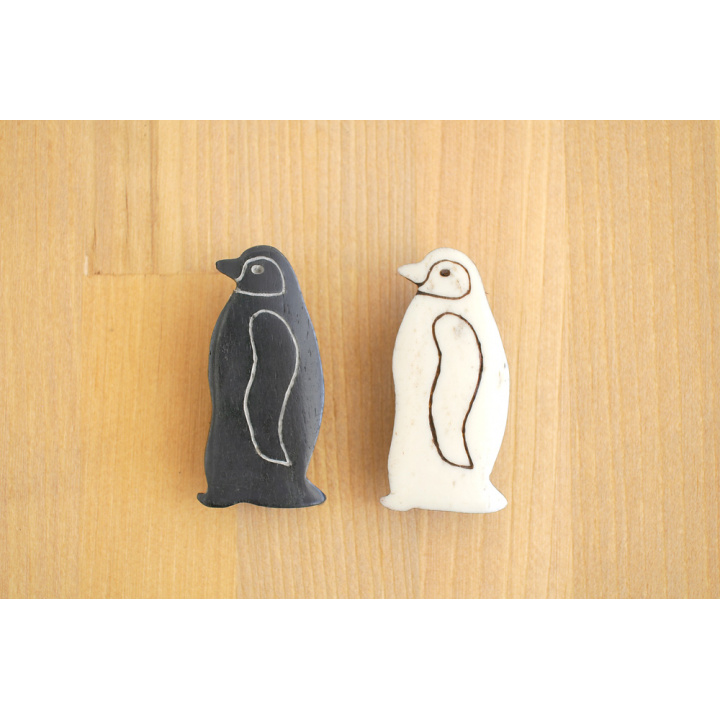 ブローチ｜【Live in perfect union】 Bone Brooch Penguin ペンギン 【ネパール製】(Black)