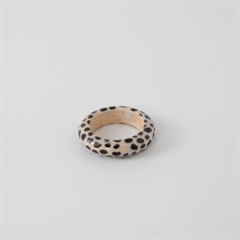 【mochi】陶器のリング(ドットブラック)