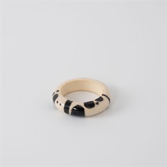 【mochi】陶器のリング(ブラック×ホワイト)
