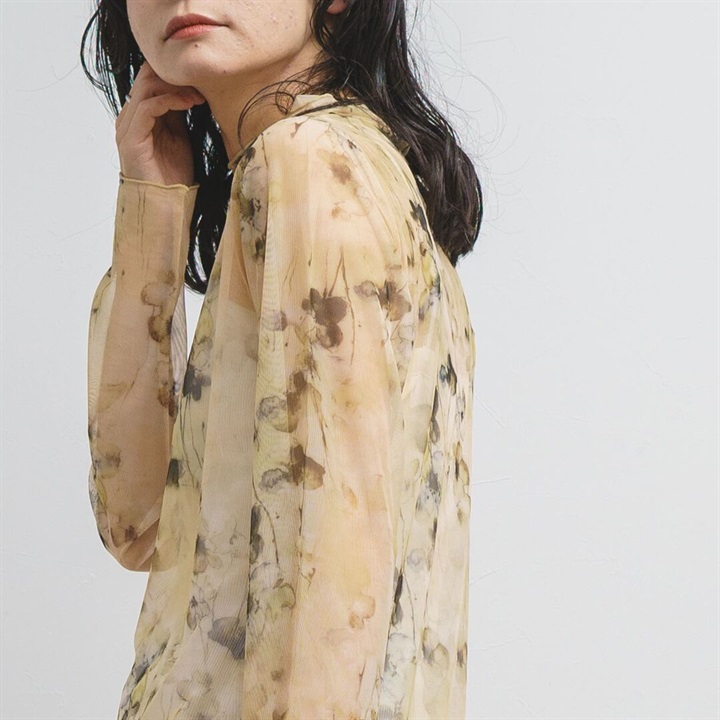 【M.M.O】ニュアンス柄シアートップス