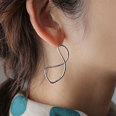 【shesay】アシンメトリーピアス(SL)