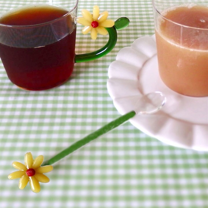 フラワーモチーフ付きガラススプーン