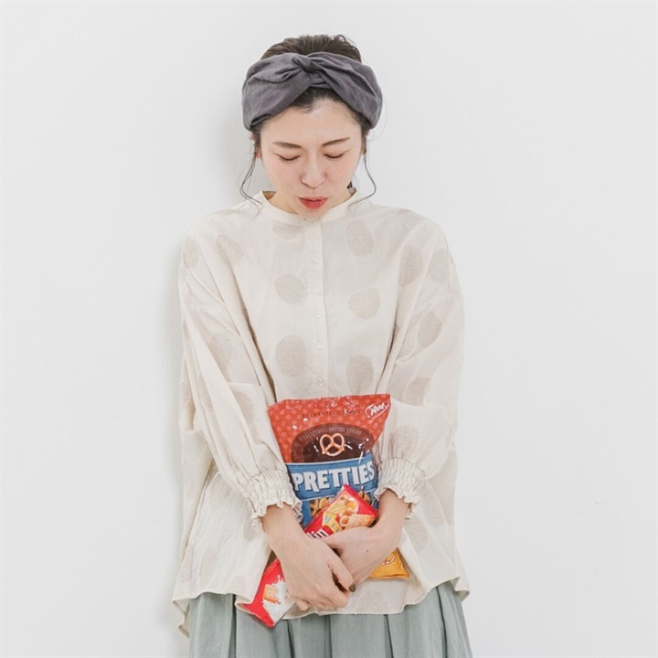 【：YURK Geniet van】シャーリングスリーブ長袖シャツ