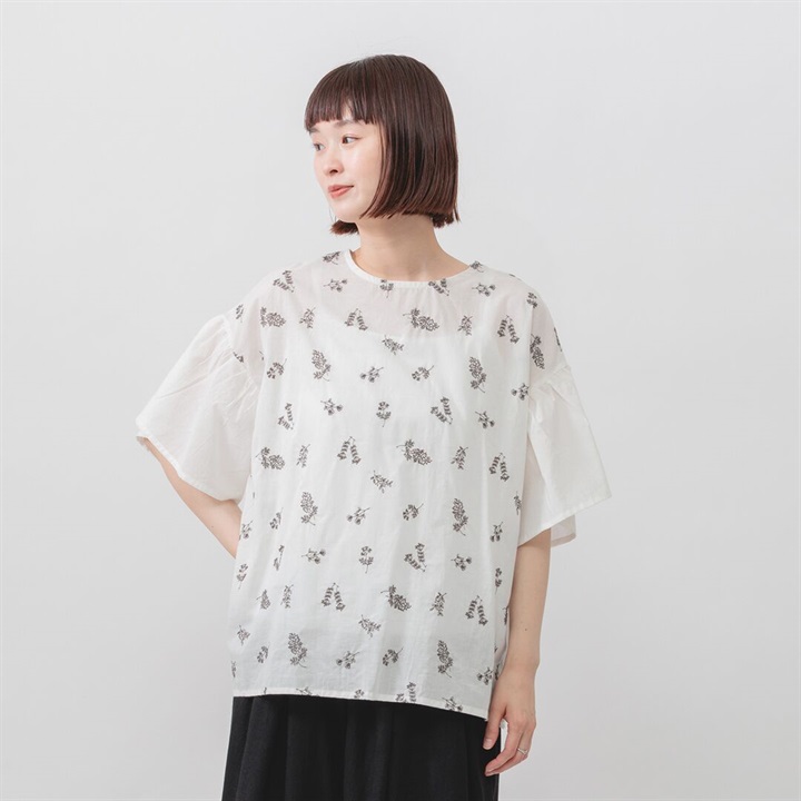 【M.M.O】袖フレア刺繍5分袖ブラウス