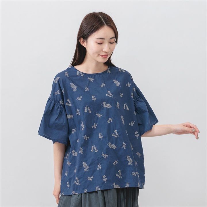 【M.M.O】袖フレア刺繍5分袖ブラウス