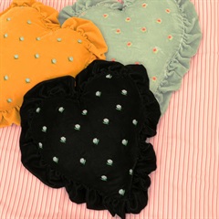 【Casselini HOME】ハートフリルクッション(ブラック)