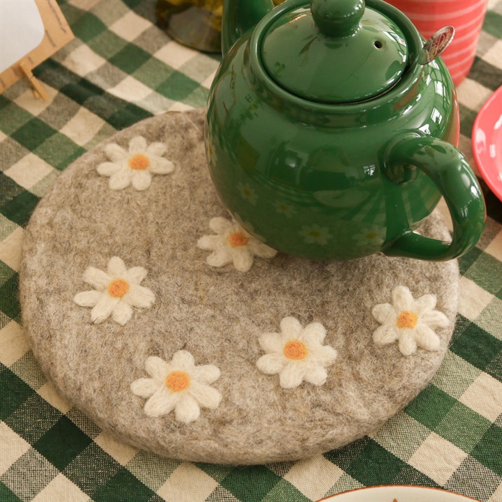 【artipur COTTAGE】マーガレットフェルト鍋敷き