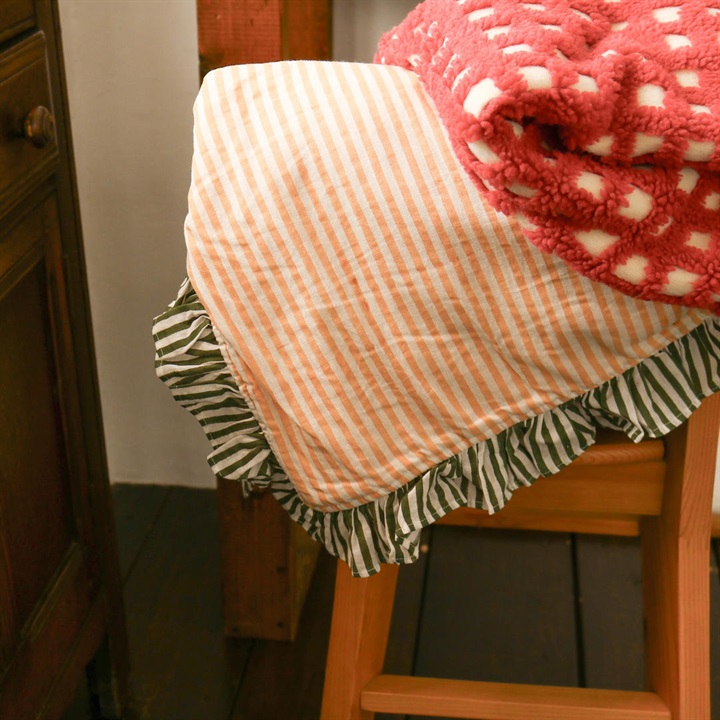 フリルストライプブロックプリントブランケット
