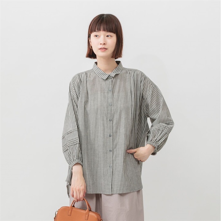 【M.M.O】袖ピンタック入り長袖前開きブラウス
