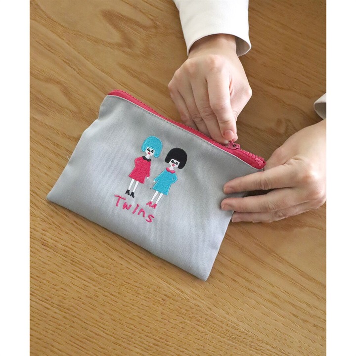 【KIVISDOU】コミカル刺繍 ポーチ