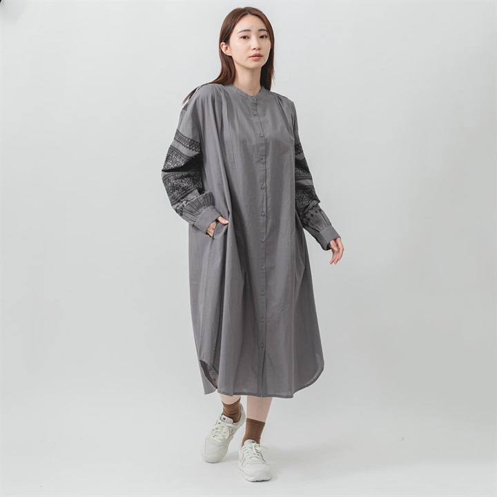 【M.M.O】前開き長袖刺繍ワンピース