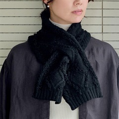 【shesay】アラン模様を引き立てるカットフリンジのミニマフラー