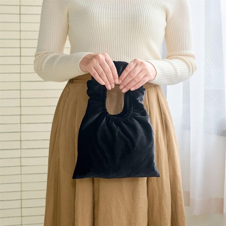 【shesay】程よい甘さが可愛い ベロアとフリルのコンパクトバッグ