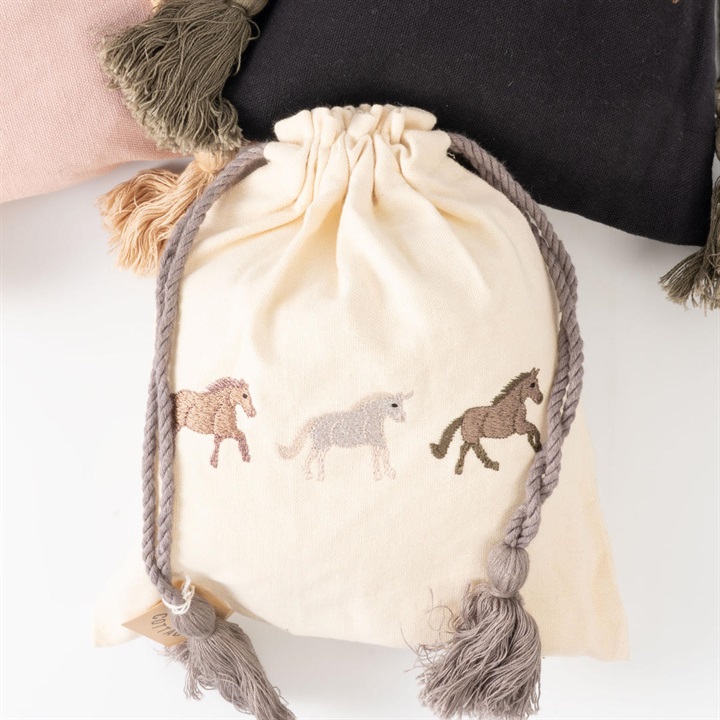 【artipur COTTAGE】ウマ刺繍巾着ポーチ