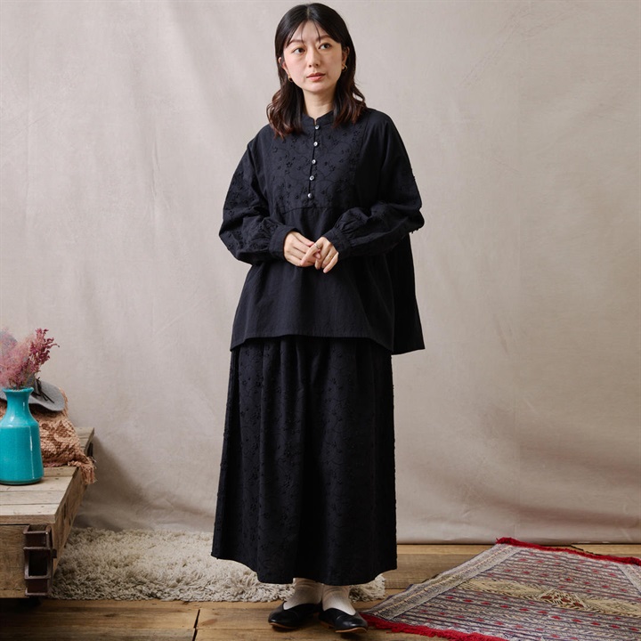 【teMite】立体刺繍ギャザースカート