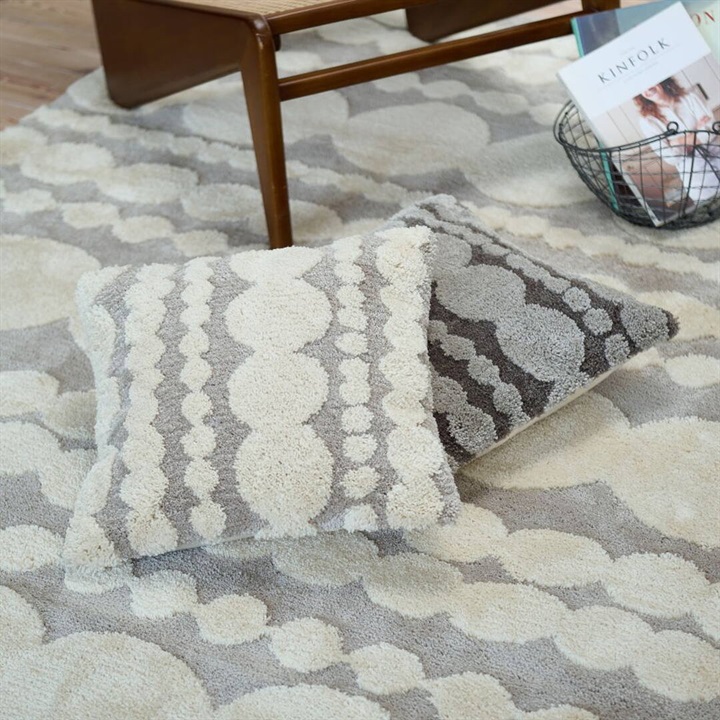 【shesay】ドットが並んだフック織のクッション