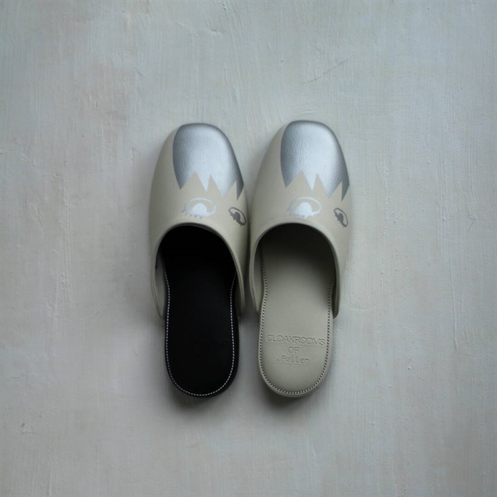 CLOAKROOMS OF.Fuller spoken words project 顔 PANTOUFLE スリッパ