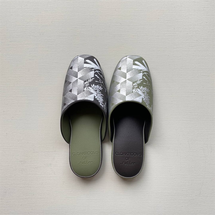 CLOAKROOMS OF.Fuller enamel. 庭 PANTOUFLE スリッパ