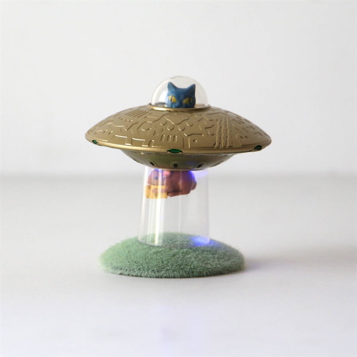 【Hachette】TOY＆BOOKオブジェ UFO Cat Invasion