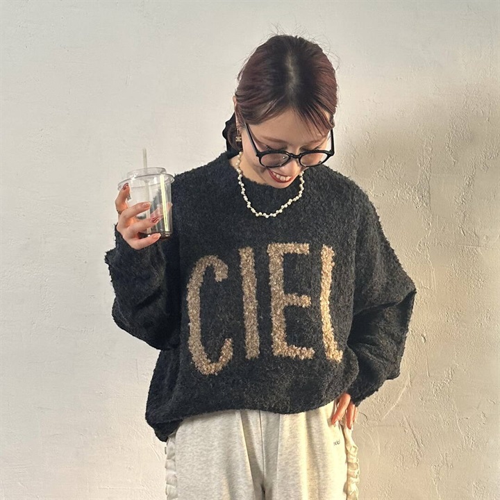 【le colis】ロゴ入り 長袖ブークレニットプルオーバー