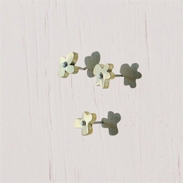 壁にとまっているような ブラスで出来た飾りピン