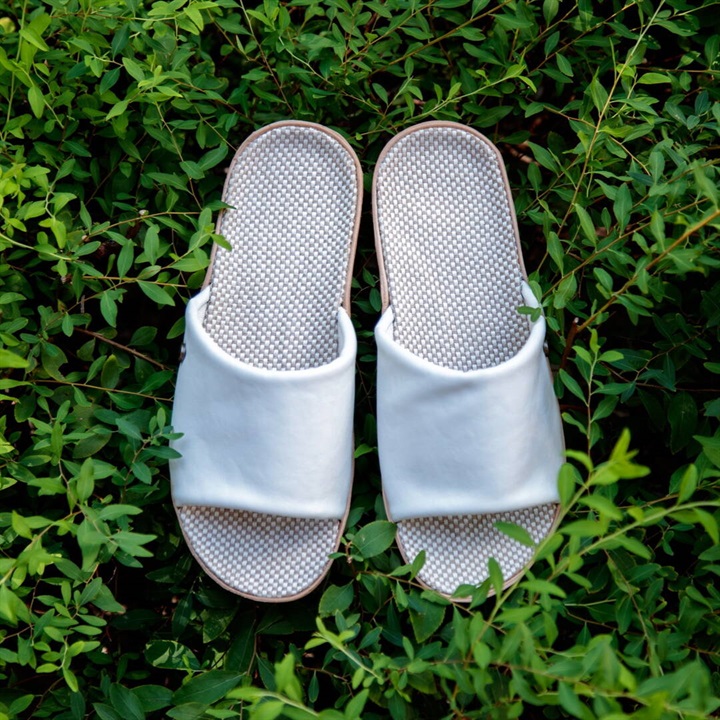 In Out Jute 軽量スリッパ