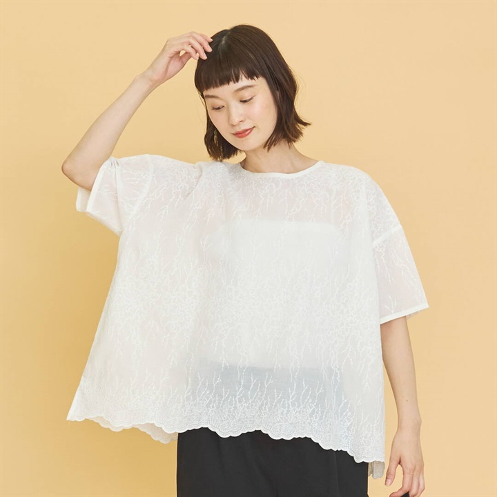 【m.n】総刺繍 半袖ブラウス(51 Cream)