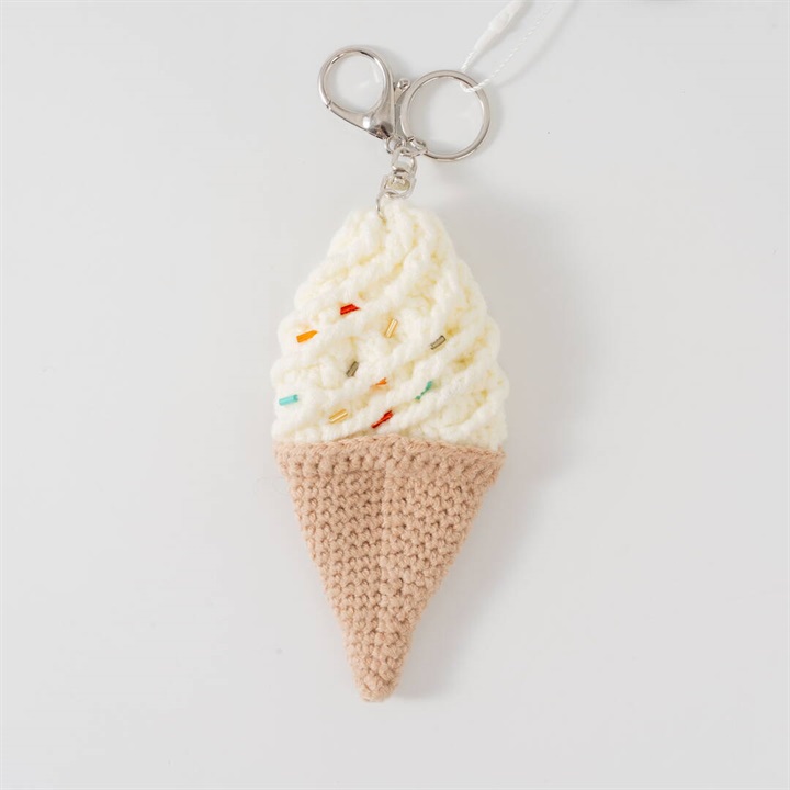 【ADAPTOLL is...】ニットチャームリップケース ソフトクリーム